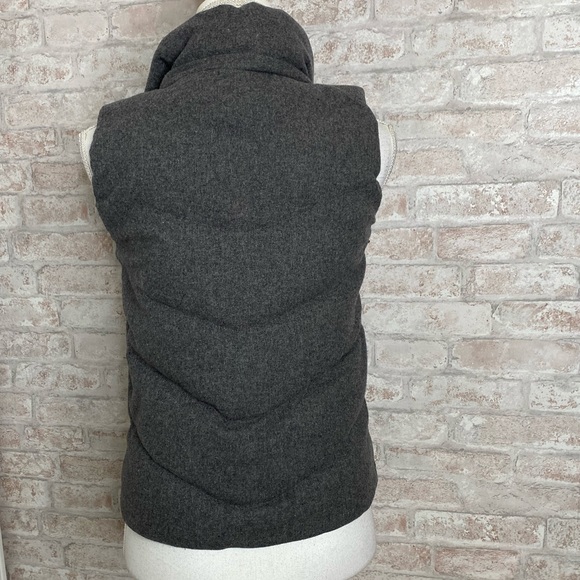Gap gray puffer vest size XS. - Picture 2 of 3